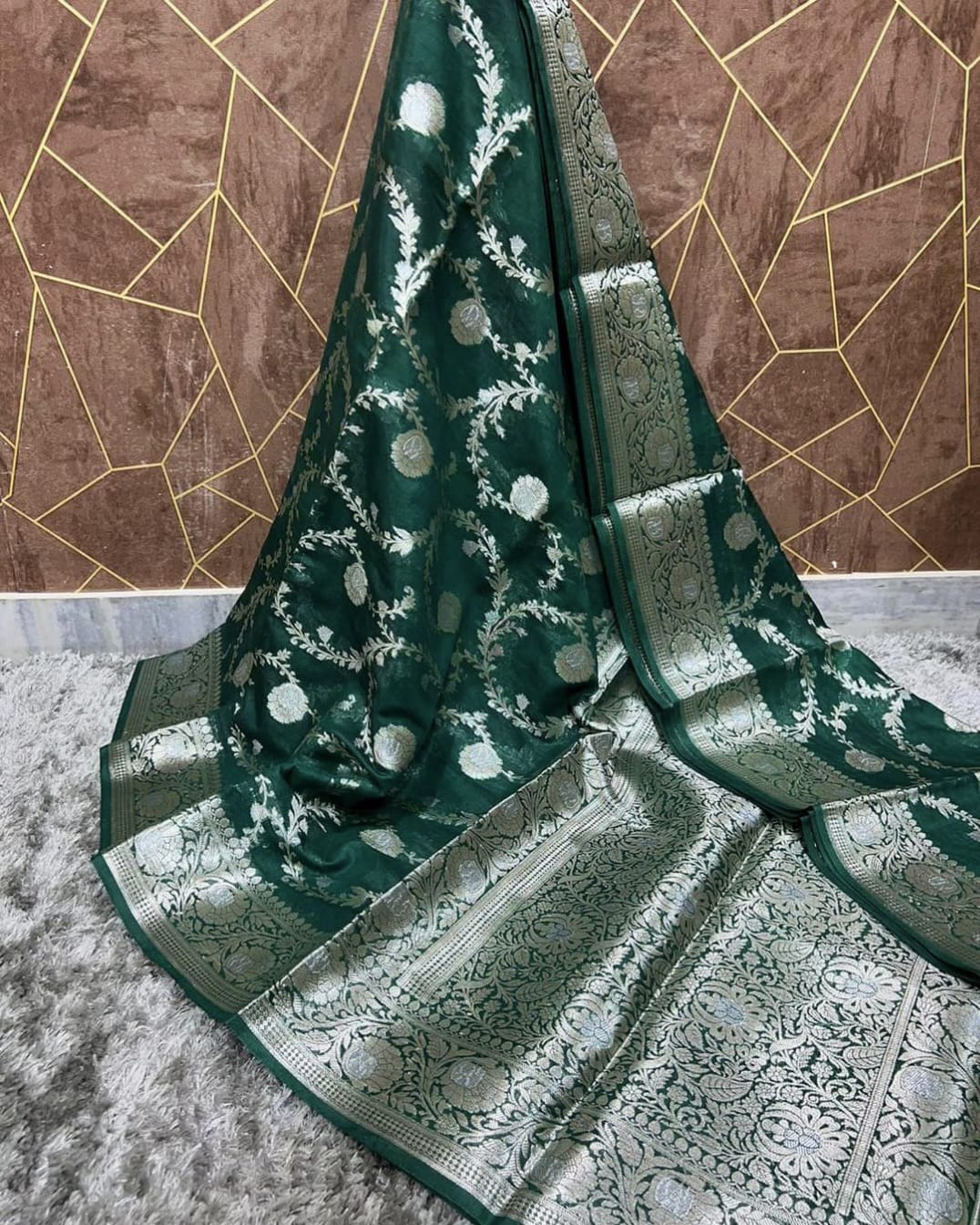 Green Banarasi Soft Warm Silk Saree with All-Over Jaal Weaving