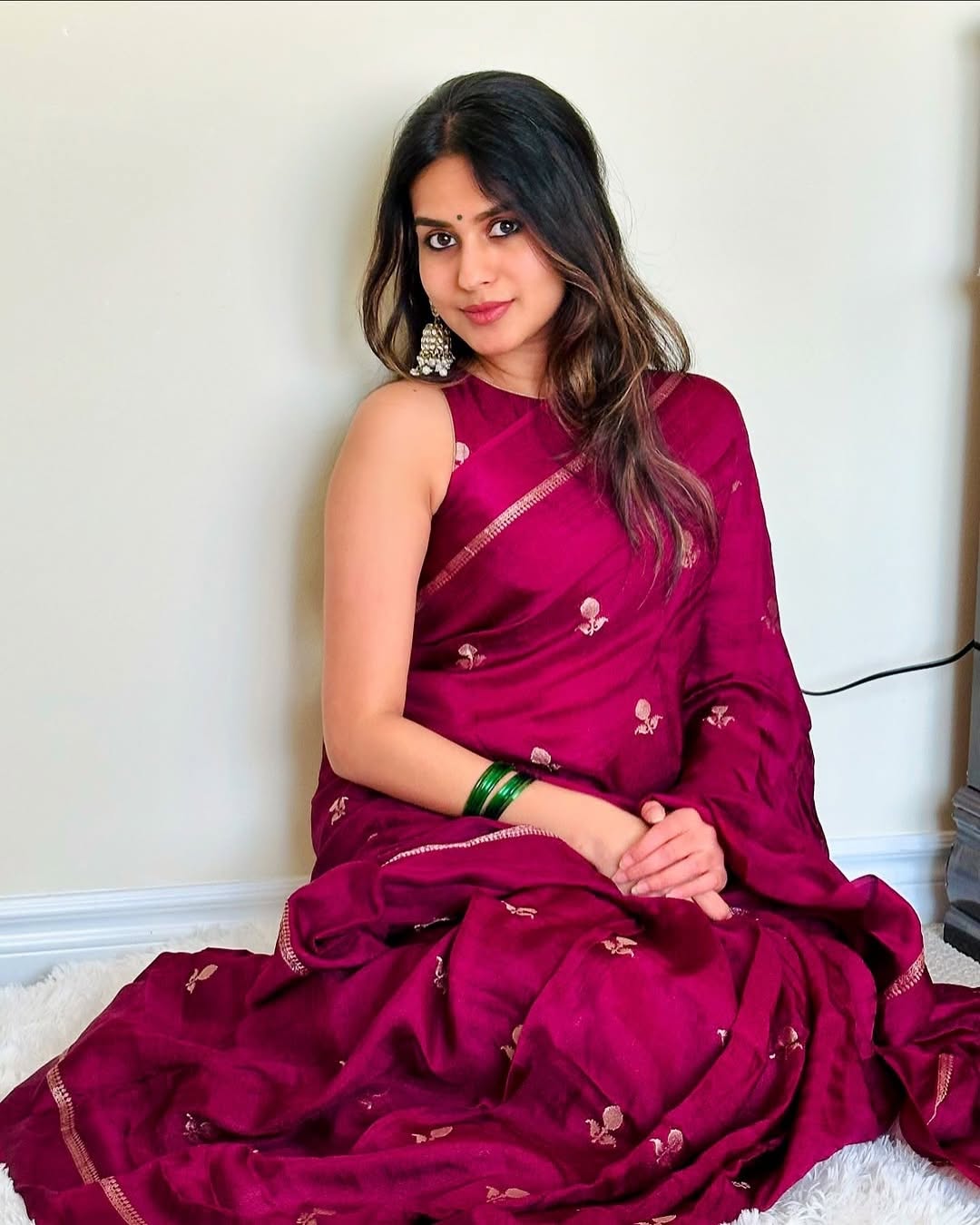 Wine color Premium Viscose Khadi Silk Saree with Satin Border & Jacquard Leaf Design